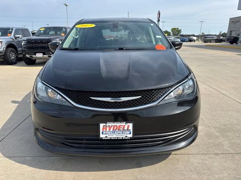 Used 2017 Chrysler Pacifica Touring w/ Tire & Wheel Group FWD image 26