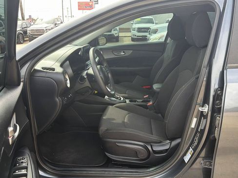 Used 2020 Kia Forte LXS FWD image 9