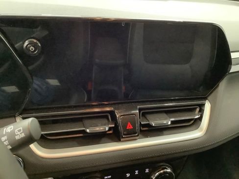 Used 2025 Chevrolet TrailBlazer LT w/ Convenience Package FWD image 18