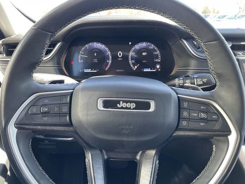Used 2023 Jeep Grand Cherokee Limited image 23