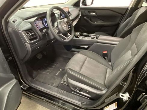 Used 2024 Nissan Rogue SV image 11