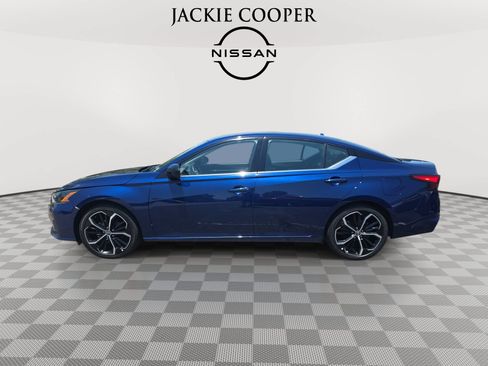 Used 2024 Nissan Altima 2.5 SR FWD image 8