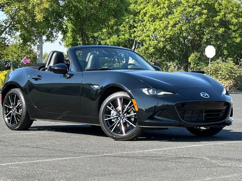 New 2025 MAZDA MX-5 Miata Grand Touring image 2
