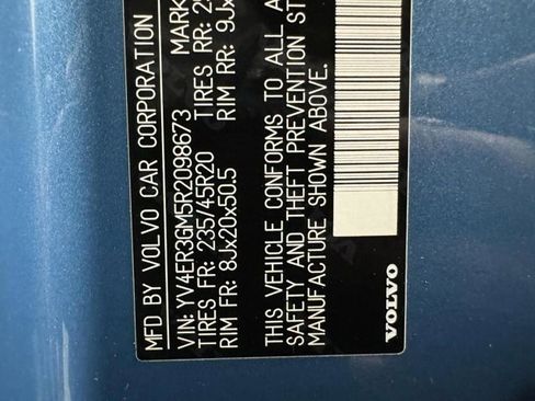 Certified 2024 Volvo C40 P8 Recharge Ultimate w/ Protection Package Premier image 36