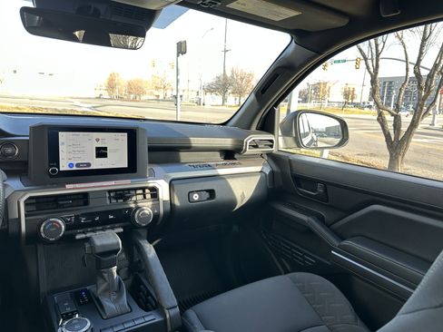 Used 2025 Toyota Tacoma SR5 image 30