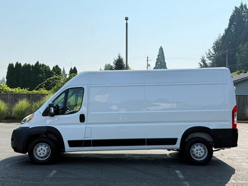 Used 2021 RAM ProMaster 2500 FWD image 2