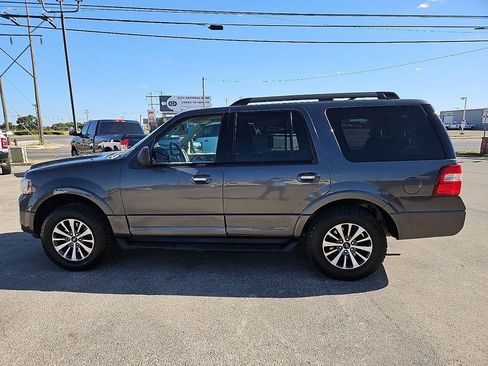 Used 2017 Ford Expedition XLT RWD image 3