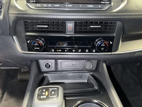 Used 2023 Nissan Rogue SV w/ SV Premium B Package image 21