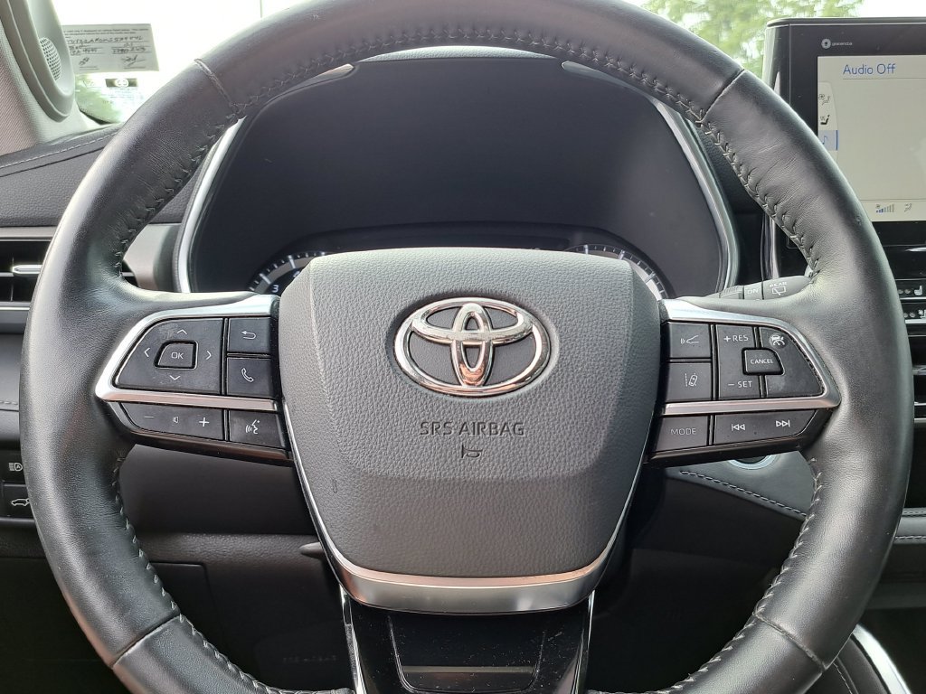 Used 2021 Toyota Highlander Limited FWD image 10
