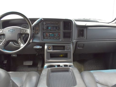 Used 2006 Chevrolet Silverado 2500 W/T AWD/4WD image 13