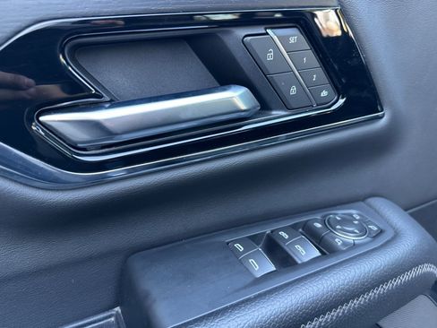 Used 2025 GMC Yukon Denali image 12