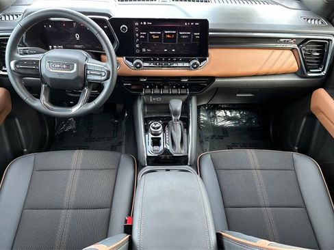 Used 2025 GMC Canyon AT4 image 4