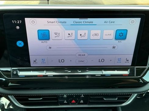 Used 2025 Volkswagen Atlas SE AWD/4WD image 26
