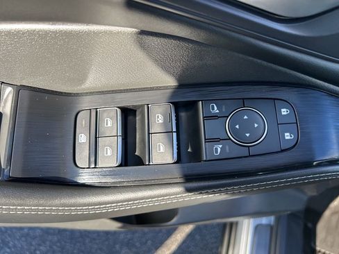 Used 2023 Nissan Rogue SL w/ SL Premium Package image 16