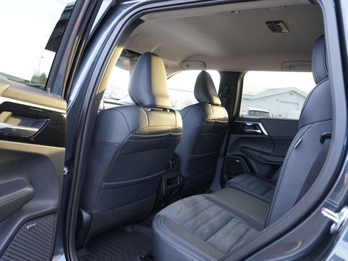 New 2026 Mitsubishi Outlander SE image 17