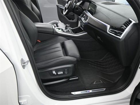 Used 2022 BMW X5 xDrive40i w/ M Sport Package image 12