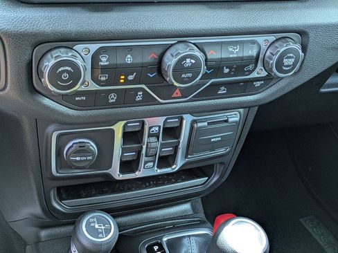 New 2025 Jeep Gladiator Sport image 22