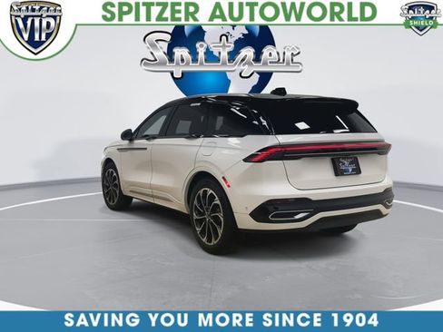 Used 2024 Lincoln Nautilus Reserve image 2