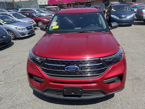 Used 2020 Ford Explorer XLT AWD/4WD image 3