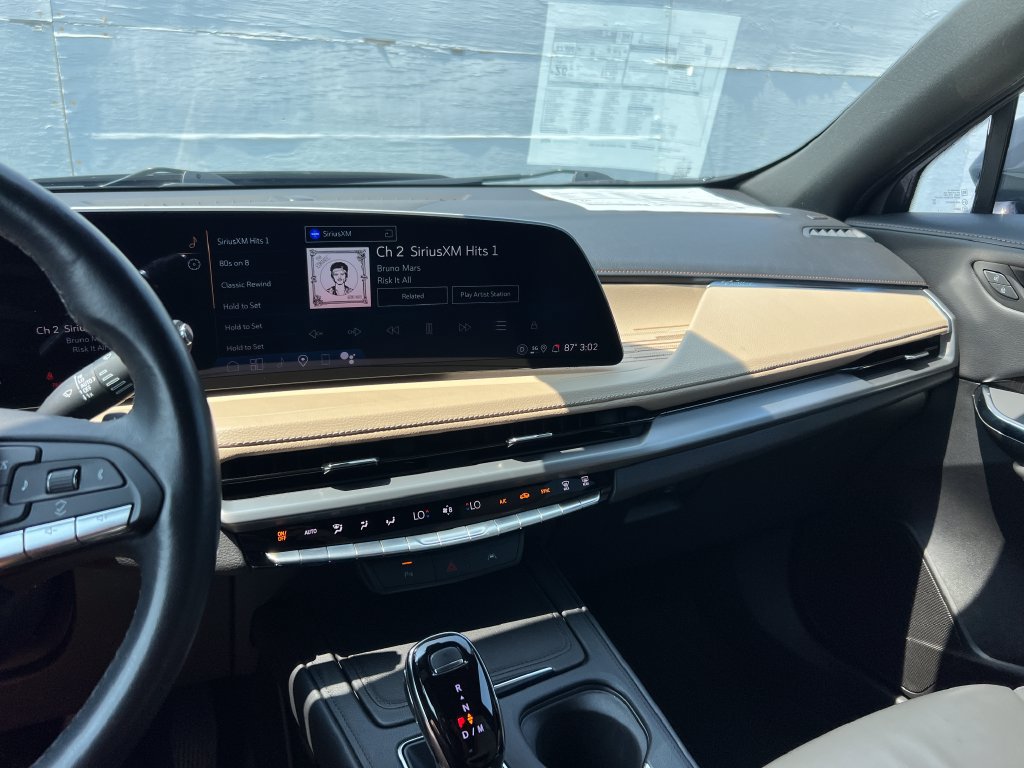 Used 2025 Cadillac XT4 Premium Luxury FWD image 34