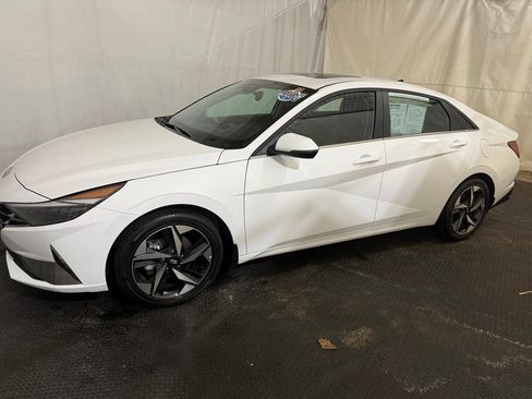 Certified 2023 Hyundai Elantra Limited image 2