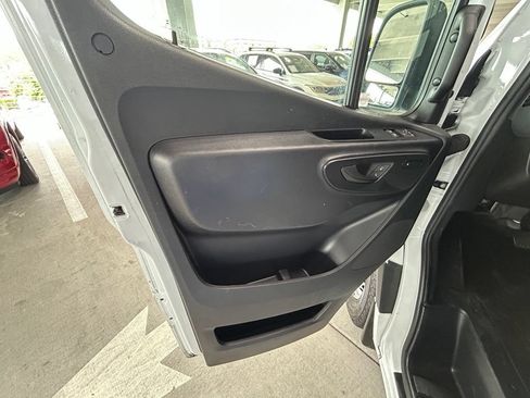 Used 2025 Mercedes-Benz Sprinter 2500 image 19
