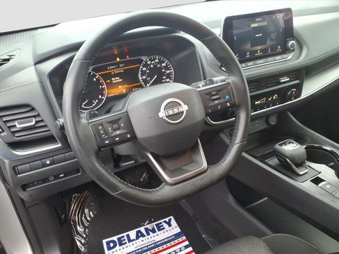 Used 2025 Nissan Rogue SV image 12