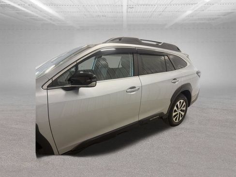 Used 2024 Subaru Outback Premium AWD/4WD image 9