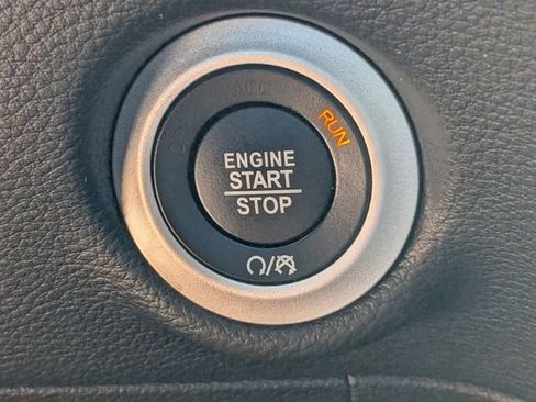 Used 2021 Chrysler Pacifica Touring-L w/ Uconnect Theater Family Group image 32