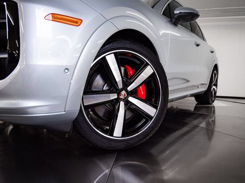New 2026 Porsche Cayenne S AWD/4WD image 12