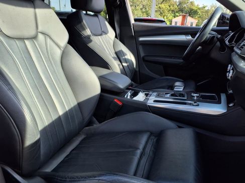 Used 2020 Audi Q5 2.0T Titanium Premium Plus w/ Premium Plus Package image 34