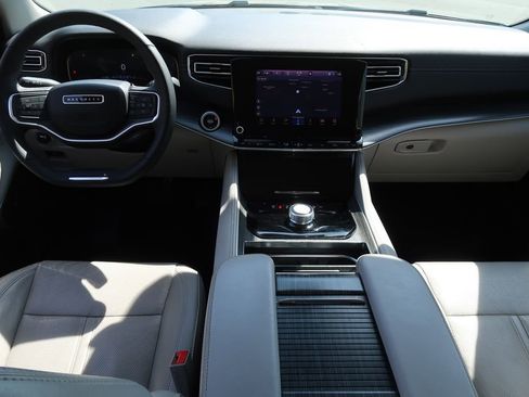 Used 2024 Jeep Wagoneer L Series II image 9