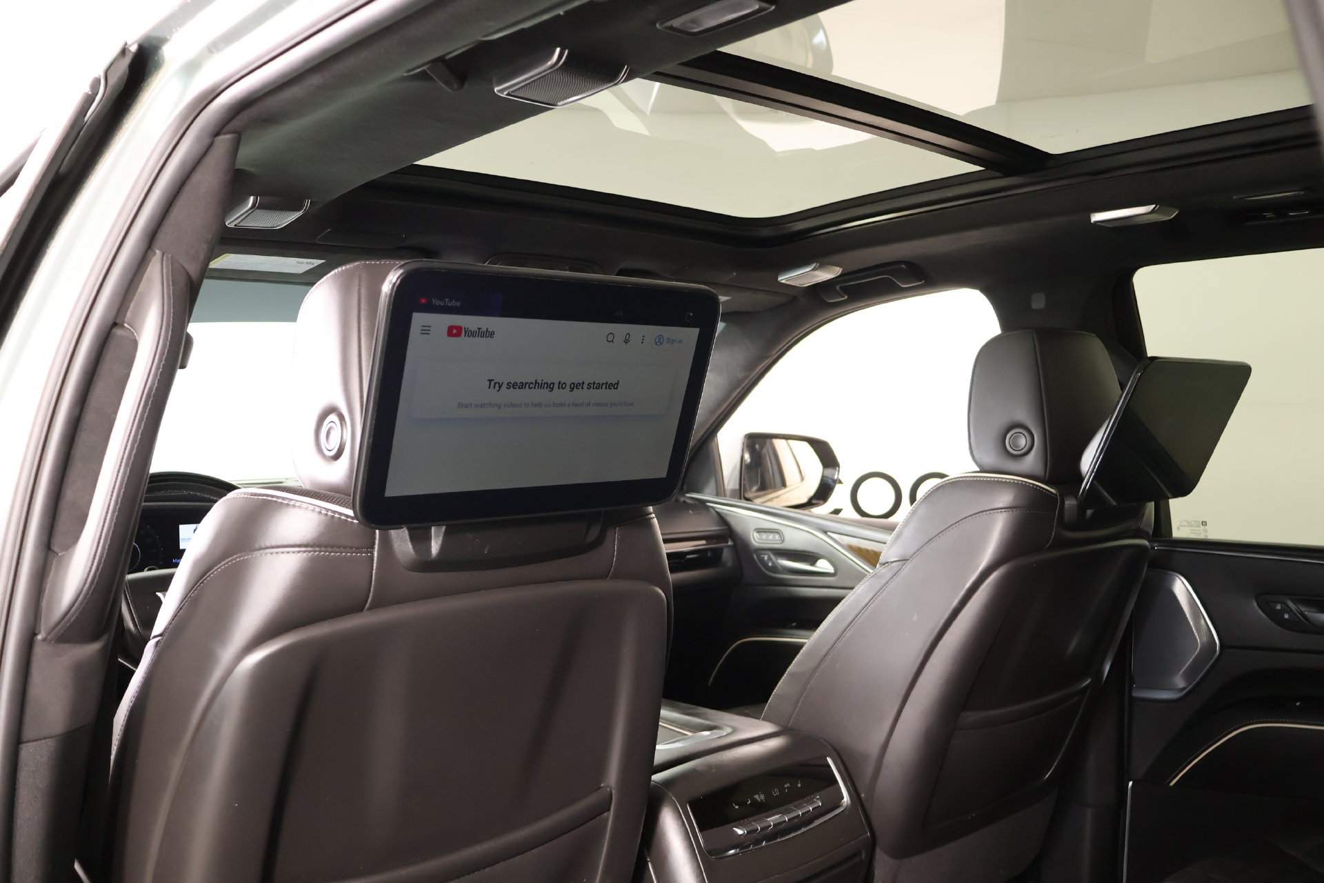 Used 2024 Cadillac Escalade Sport Platinum w/ LPO, ONYX Package AWD/4WD image 16