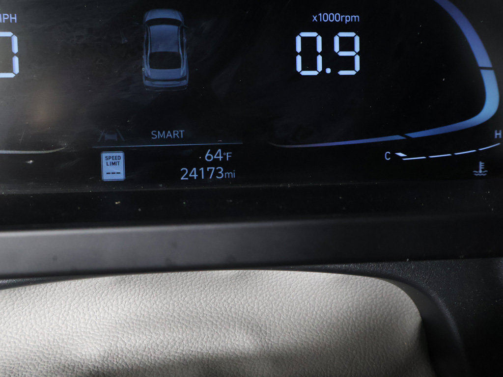 Used 2025 Hyundai Elantra Sport FWD image 35