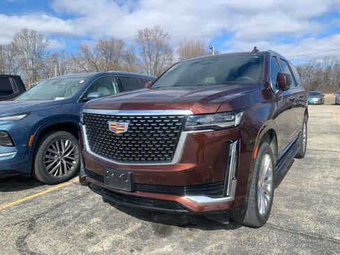 Used 2023 Cadillac Escalade Premium Luxury image 2