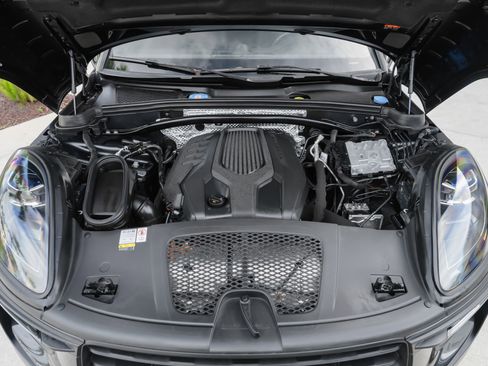 Used 2022 Porsche Macan image 43