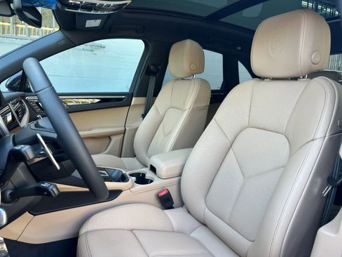 New 2026 Porsche Macan image 5