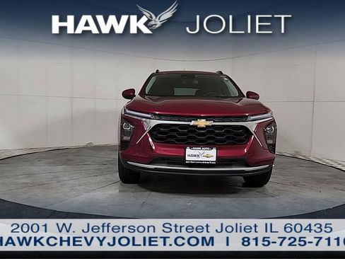 Used 2025 Chevrolet Trax LT w/ LT Convenience Package FWD image 3