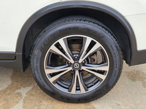 Used 2020 Nissan Rogue SV w/ Premium Package FWD image 24