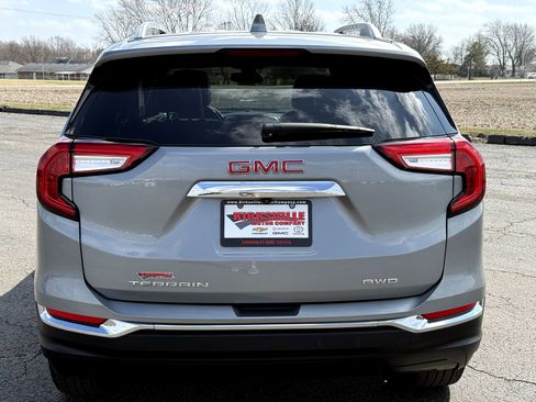 Used 2024 GMC Terrain SLT w/ Infotainment Package II image 4