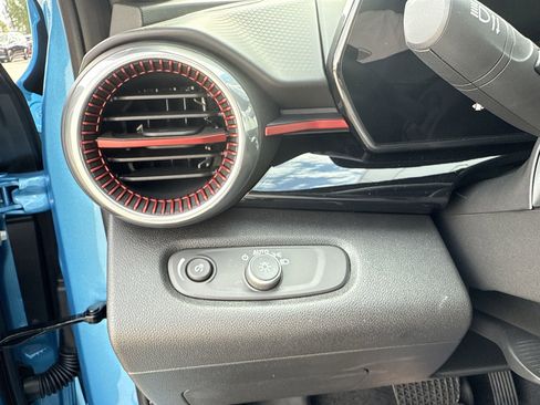 New 2025 Chevrolet Trax RS w/ Driver Confidence Package image 45