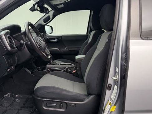 Used 2020 Toyota Tacoma TRD Sport RWD image 11