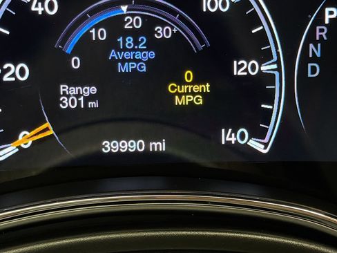 Used 2019 Jeep Grand Cherokee Laredo w/ Laredo X Package image 8