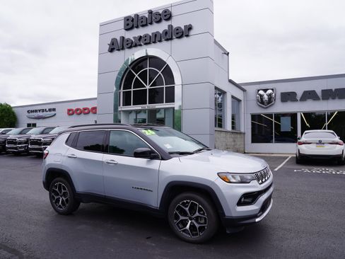 Used 2026 Jeep Compass Limited AWD/4WD image 1