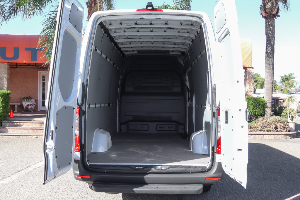 Used 2025 Mercedes-Benz Sprinter 2500 image 8