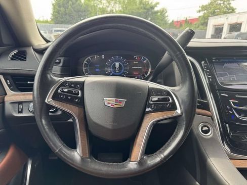 Used 2020 Cadillac Escalade Luxury AWD/4WD image 21