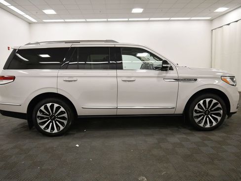 Used 2023 Lincoln Navigator Reserve w/ Equipment Group 201A AWD/4WD image 8