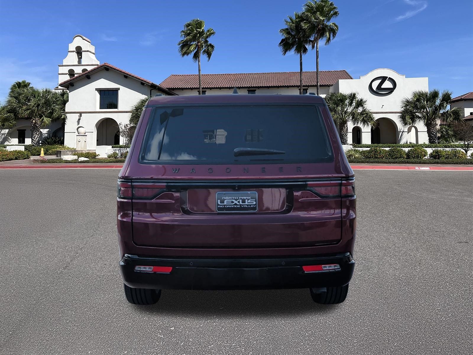 Used 2024 Jeep Wagoneer Series II RWD image 3