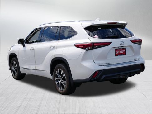Certified 2021 Toyota Highlander XLE AWD/4WD image 5