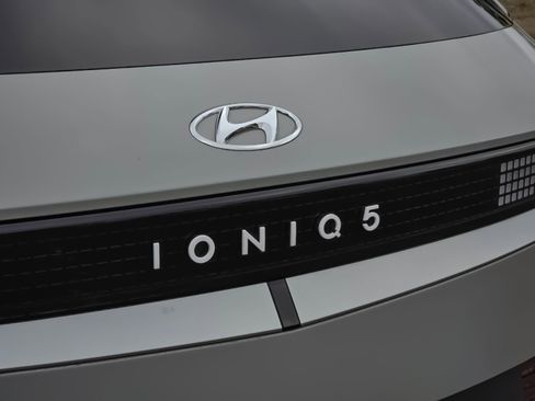 Used 2024 Hyundai Ioniq 5 SEL RWD image 27